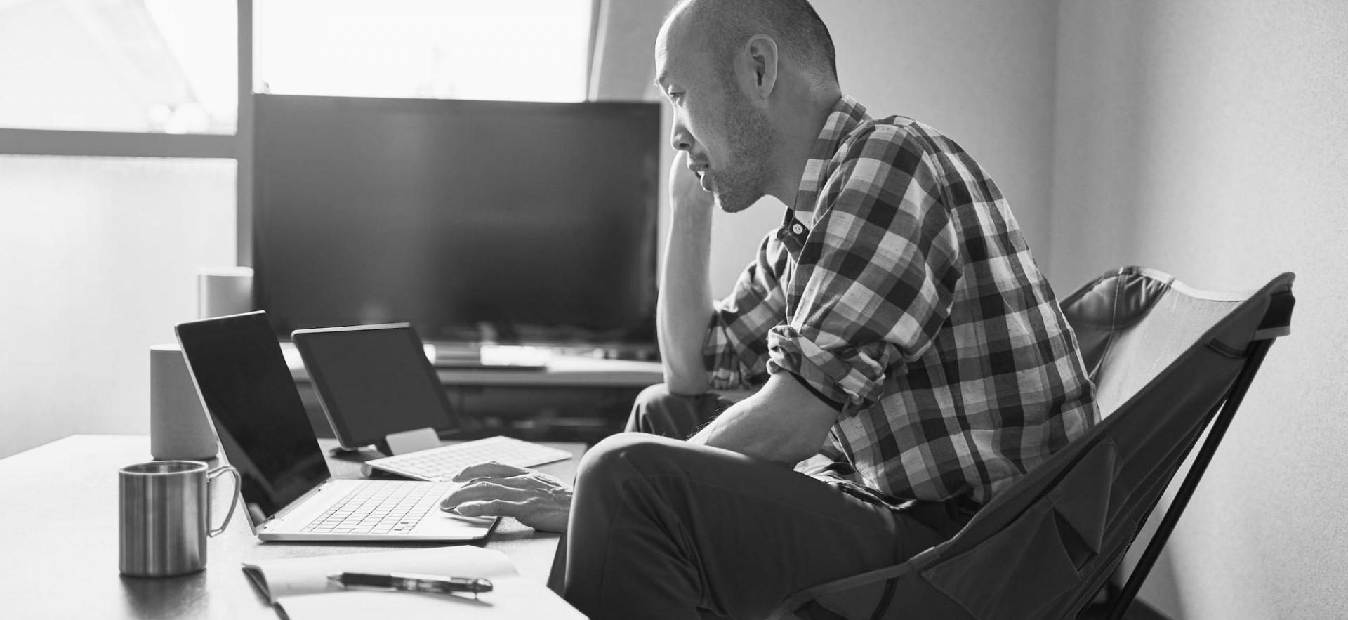 Prelegent podczas wydarzenia Selunvar o ekosystemie startupów
